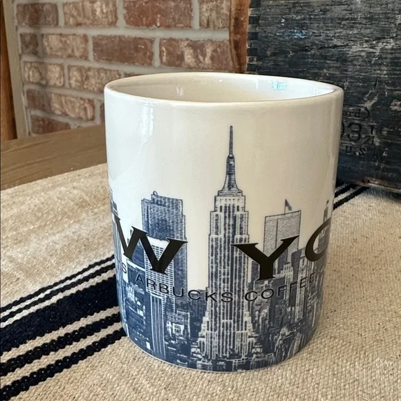 2005 Starbucks Skyline Series New York Mug